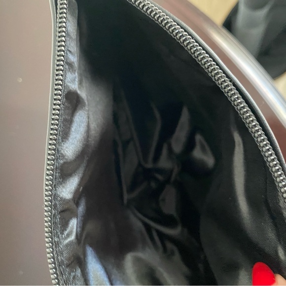 MAC Cosmetics Black & White Makeup Bag – Brand New - Picture 4 of 4